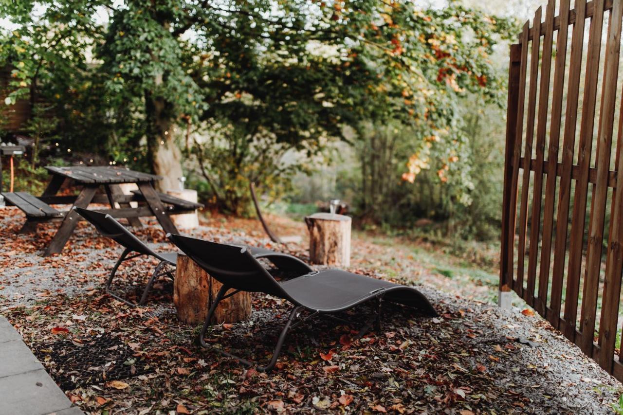 Chalet Tropical Avec Bain A Bulles - In The Woods Gesves Exterior foto