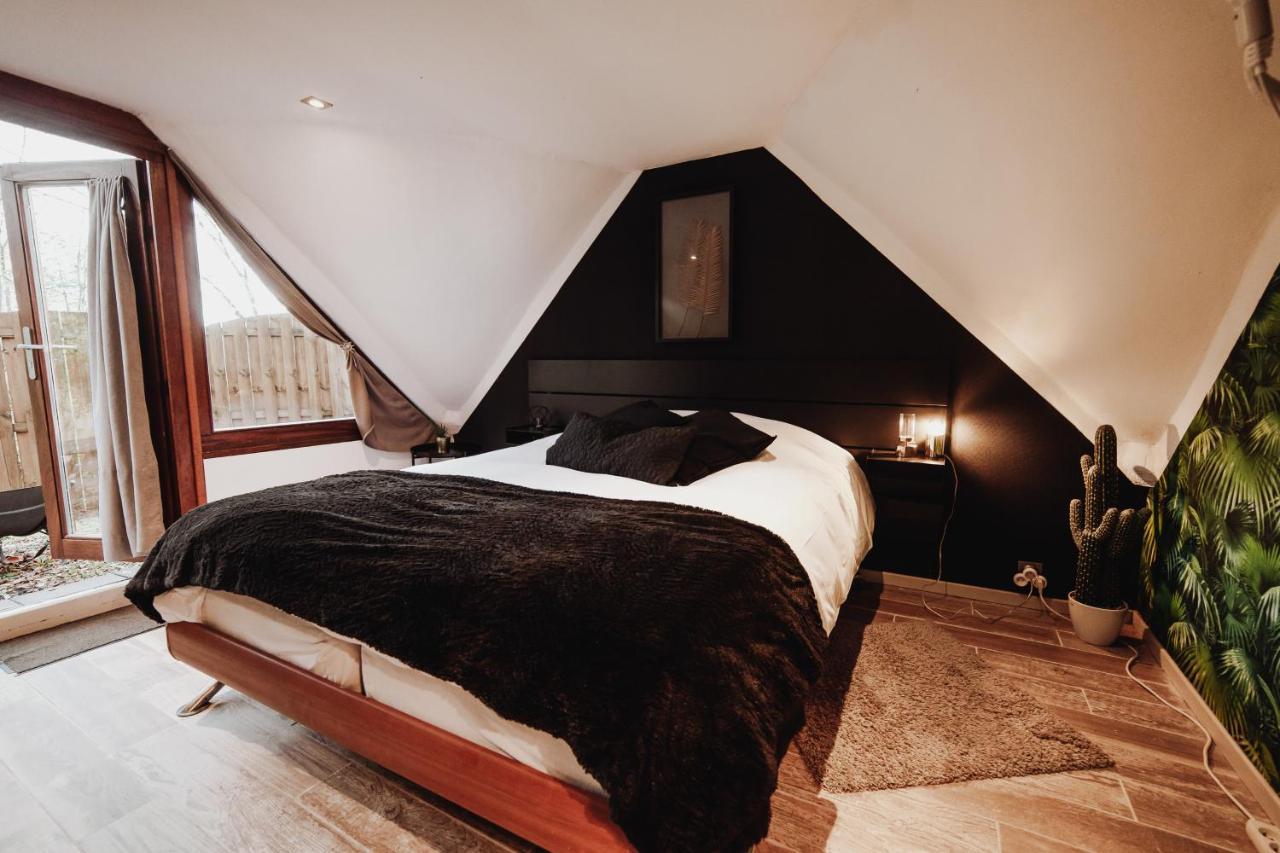 Chalet Tropical Avec Bain A Bulles - In The Woods Gesves Exterior foto