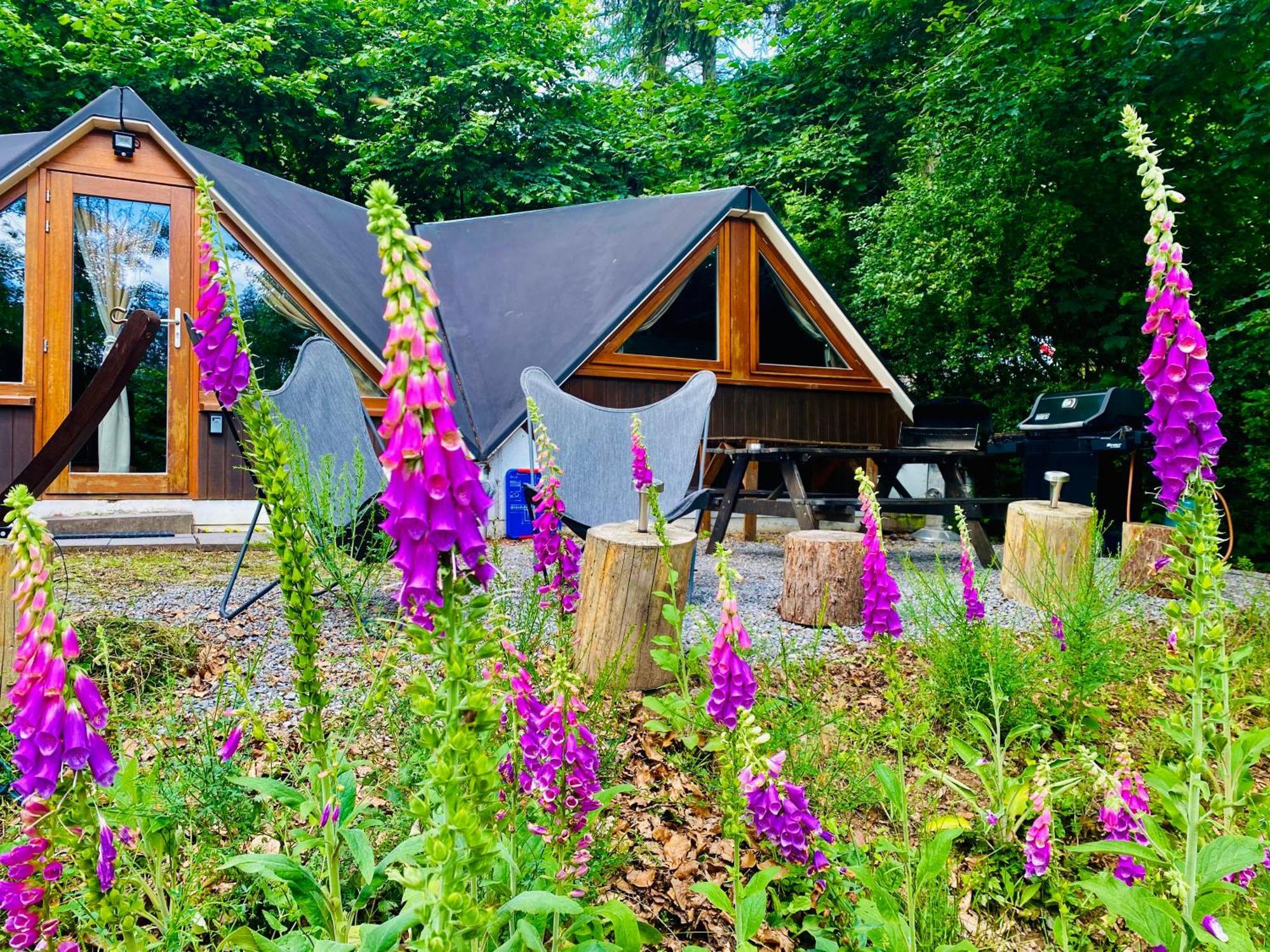 Chalet Tropical Avec Bain A Bulles - In The Woods Gesves Exterior foto